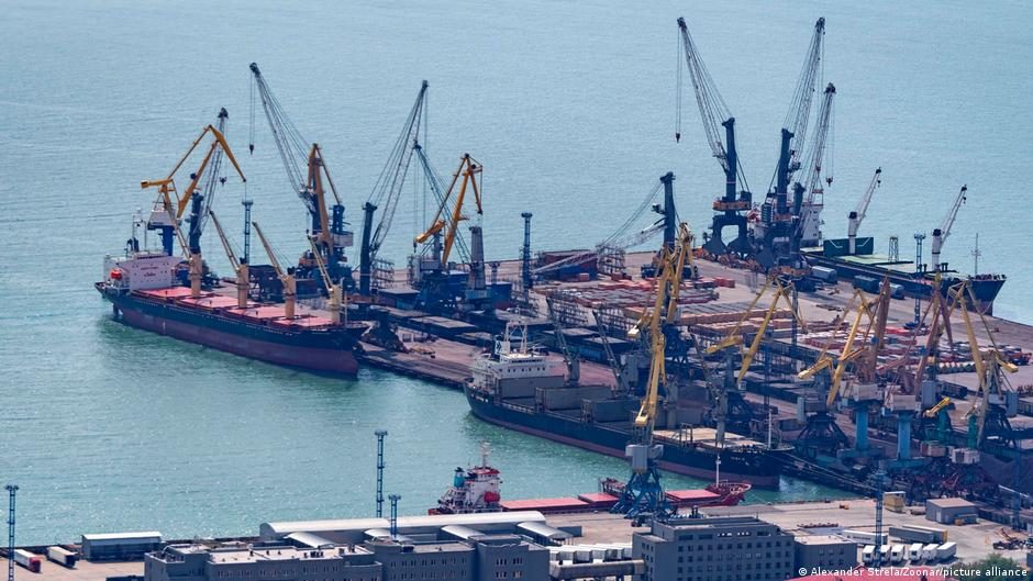 Grain exports stall as Ukraine steps up attacks on Russia's Black Sea ports