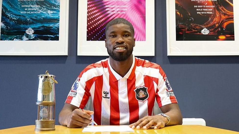 Sunderland sign Spurs defender Danso on loan