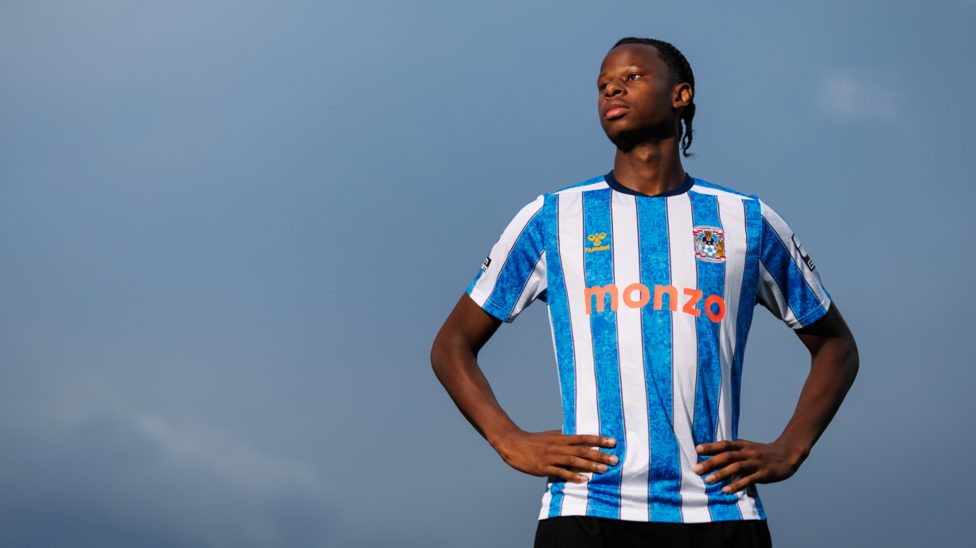 Coventry sign Mfuni on loan from Man City