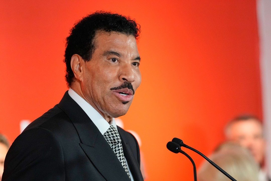 Lionel Richie Was Dancing on the Ceiling So Hard He Got Sick