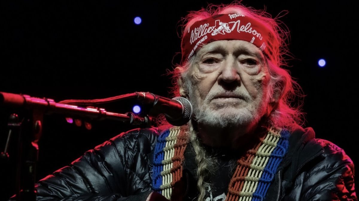 Willie Nelson Tells Communities to “Fight” Data Centers In Open Letter