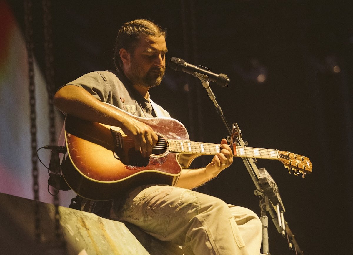 Noah Kahan Makes Toronto Concertgoers Pledge Not To Shit On The Floor