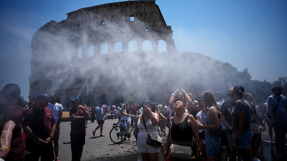 Water cannons cool tourists at Rome's Colosseum amid heatwave