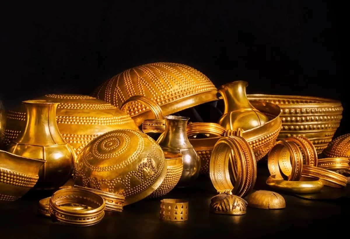 'Super-fast' raid on bronze age gold treasure in Spanish museum