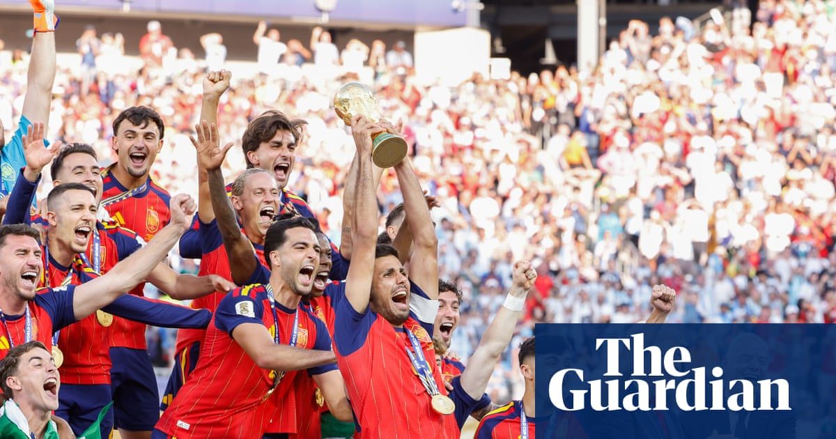 Trump and Infantino booed at World Cup final – video