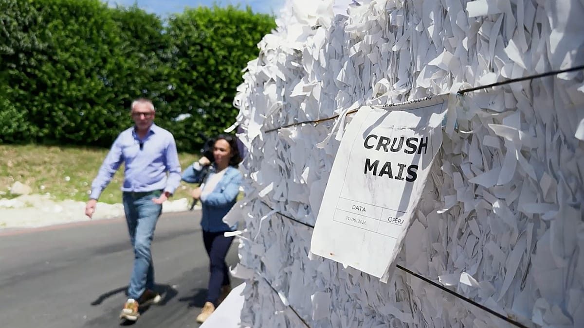 Luxury paper made in Italy from waste : a way to reduce pressure on forests