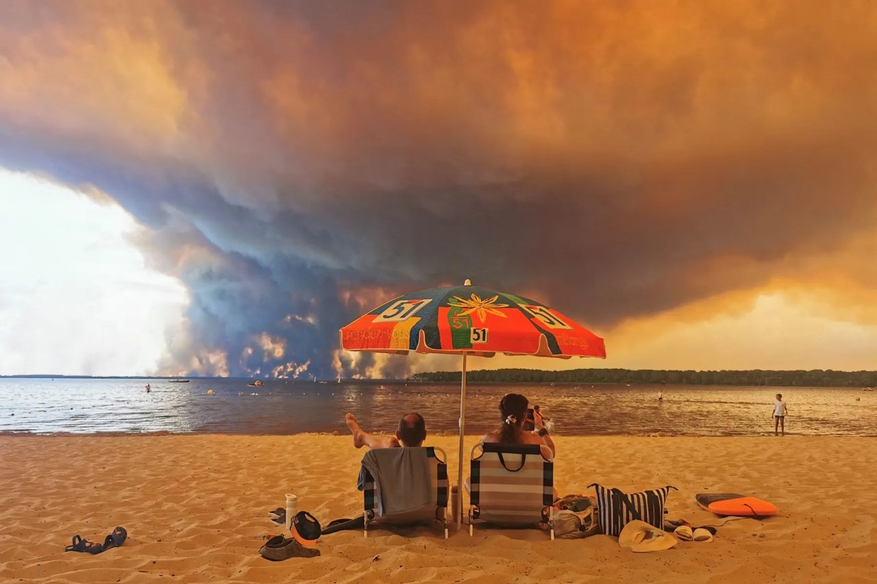 The story behind the viral photo of French wildfires