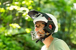 Kali’s New Kru Full Face Helmet Has a Titanium Chin Bar, and It Looks... Different