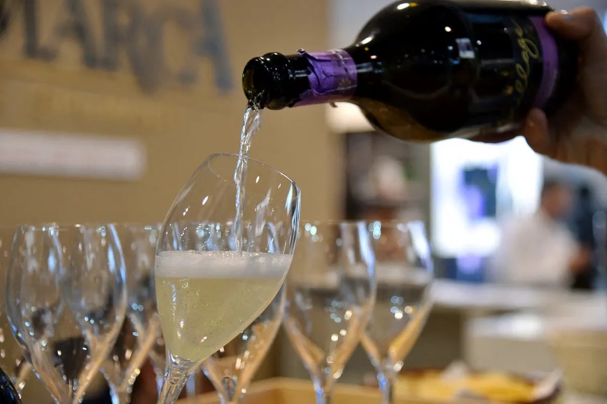 La Bella Vita: Italian wine price drop and new tourist rules