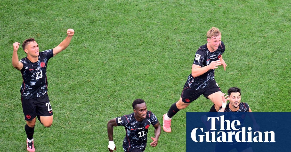 Canada first into last 16 as Stephen Eustáquio scores in stoppage time against South Africa