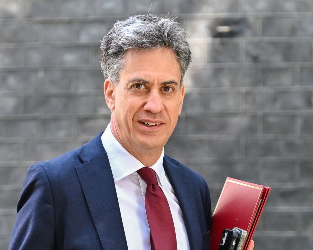 Unison backs Miliband for UK chancellor as unions split