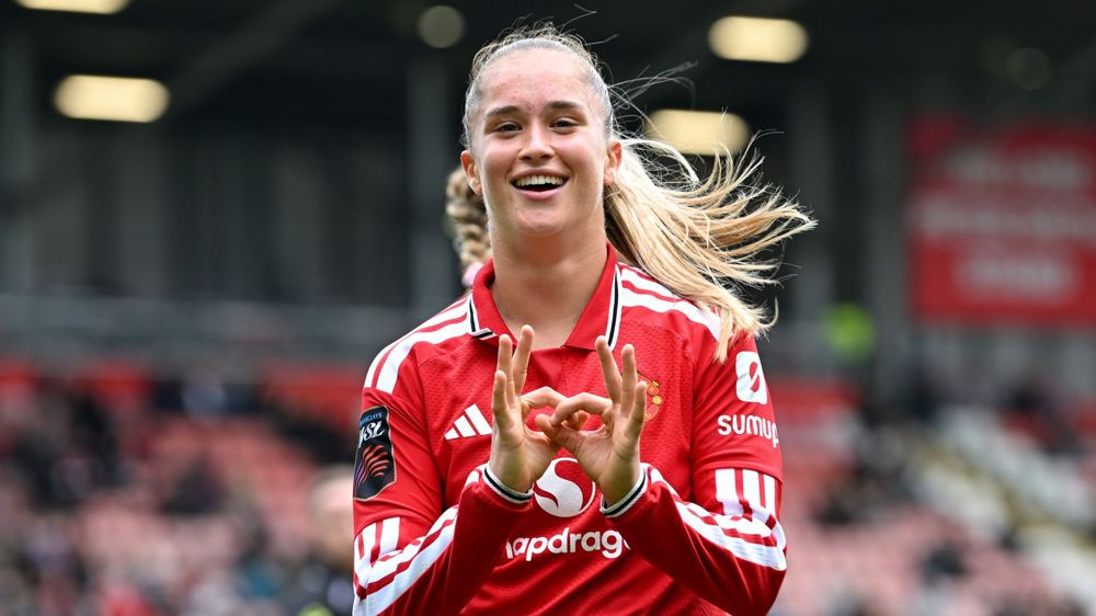 Man Utd earn first WSL win of season as Liverpool beat rivals Everton