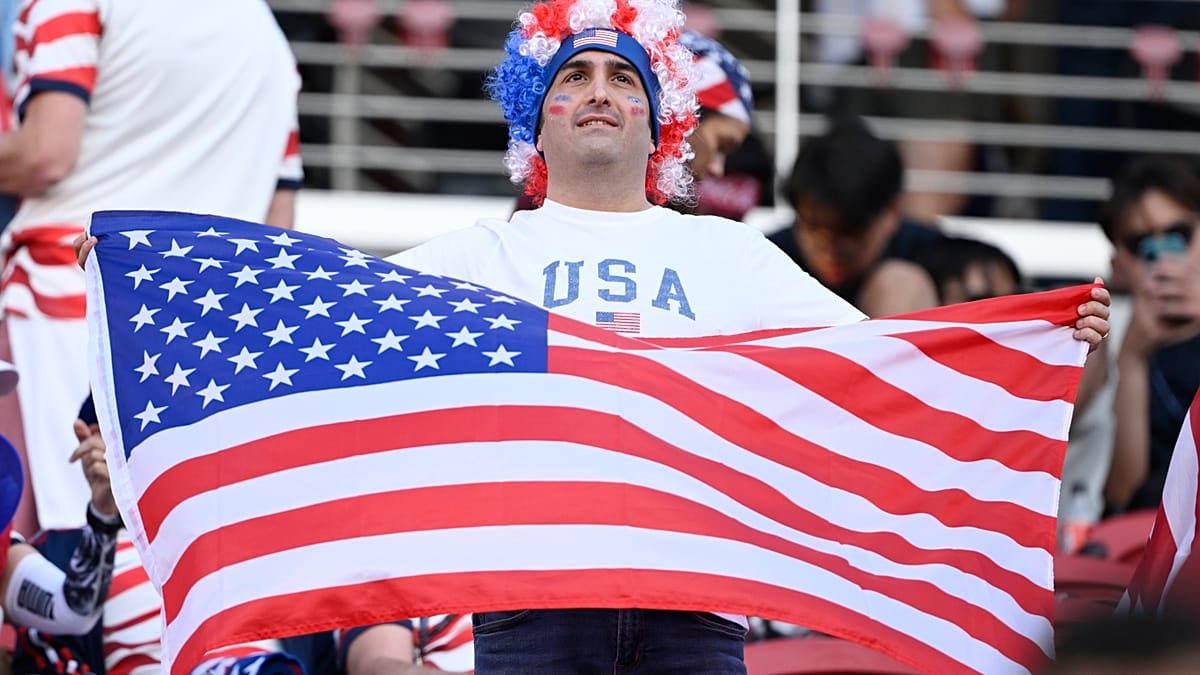 US fans celebrate World Cup last-16 spot