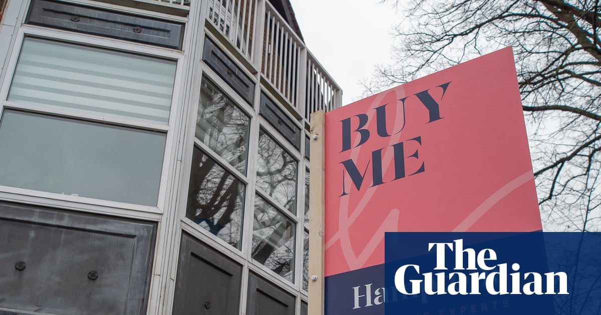 Tell us: are you trying to buy or sell a flat in the UK?