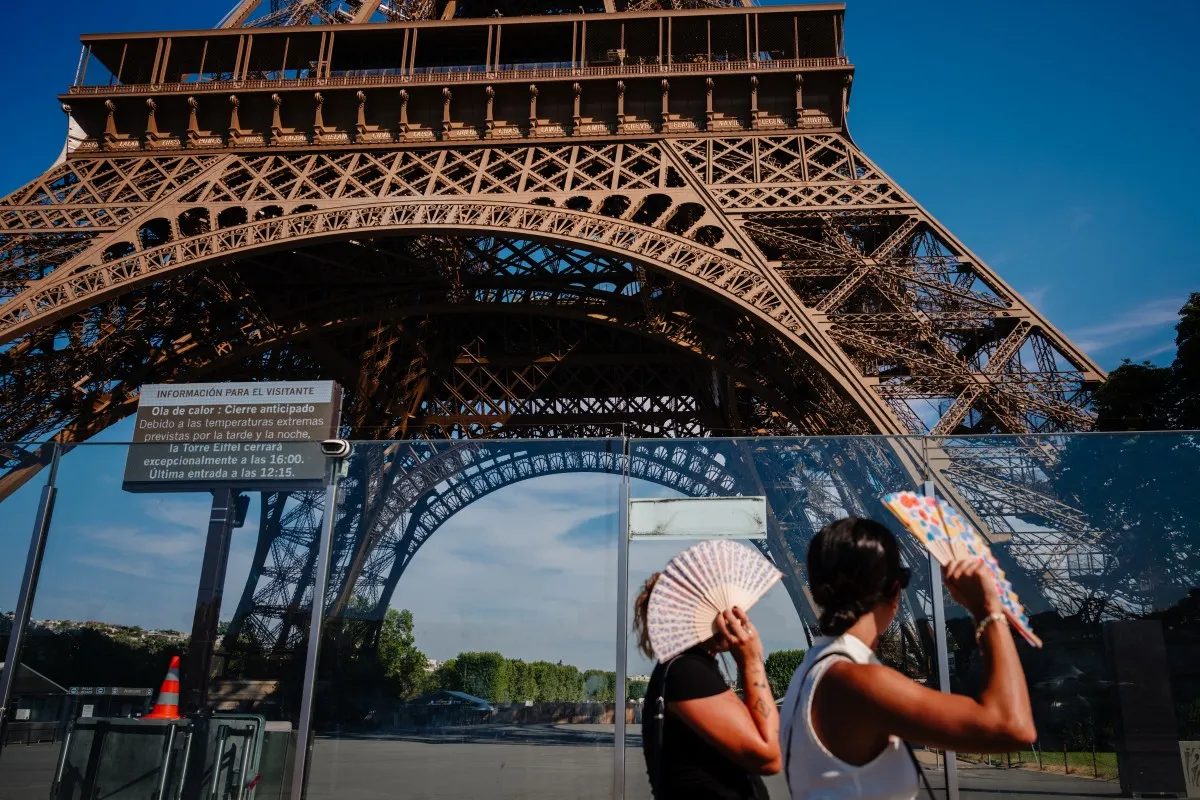 Tourist sites close and Tour de France shortened as France swelters under heatwave