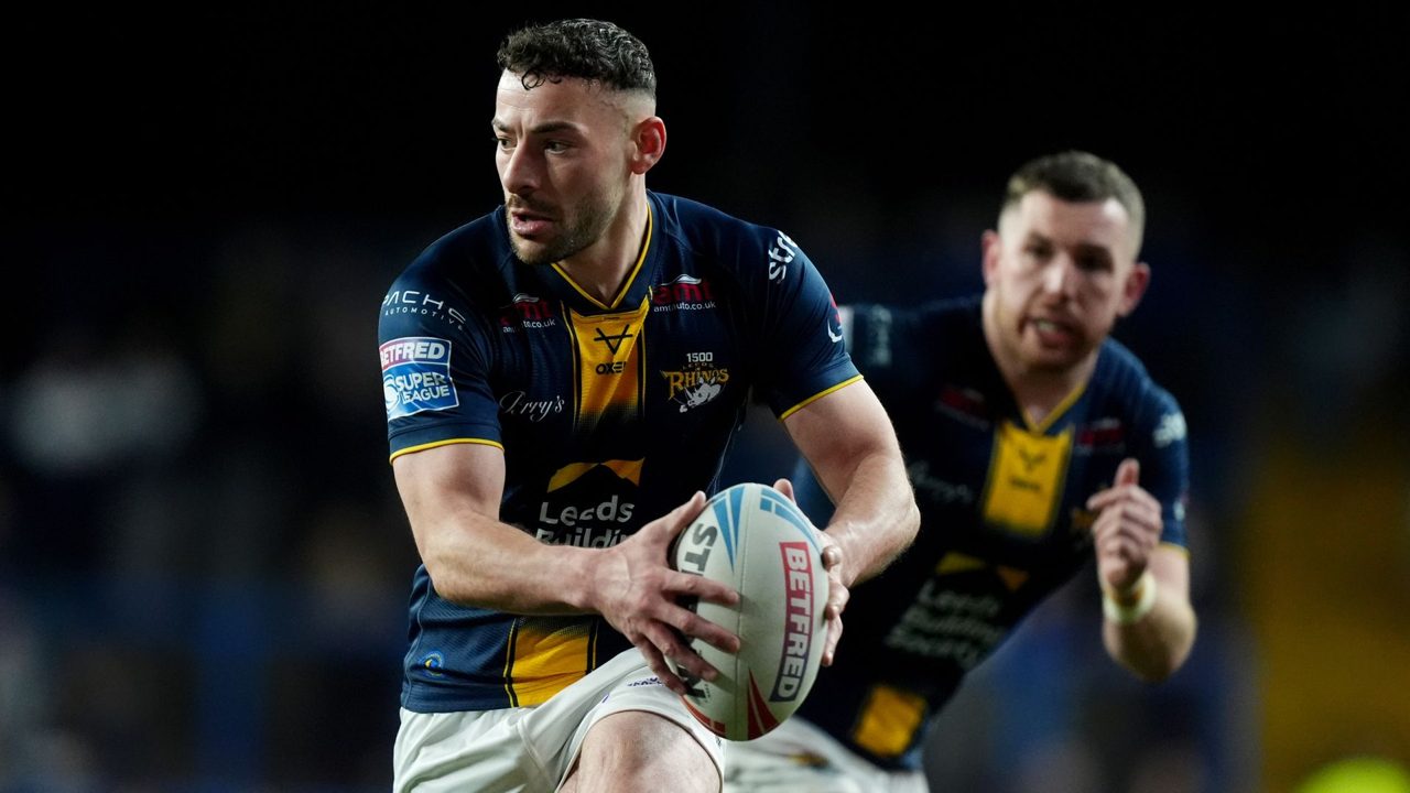 Connor shines as leaders Leeds produce statement victory against Hull KR