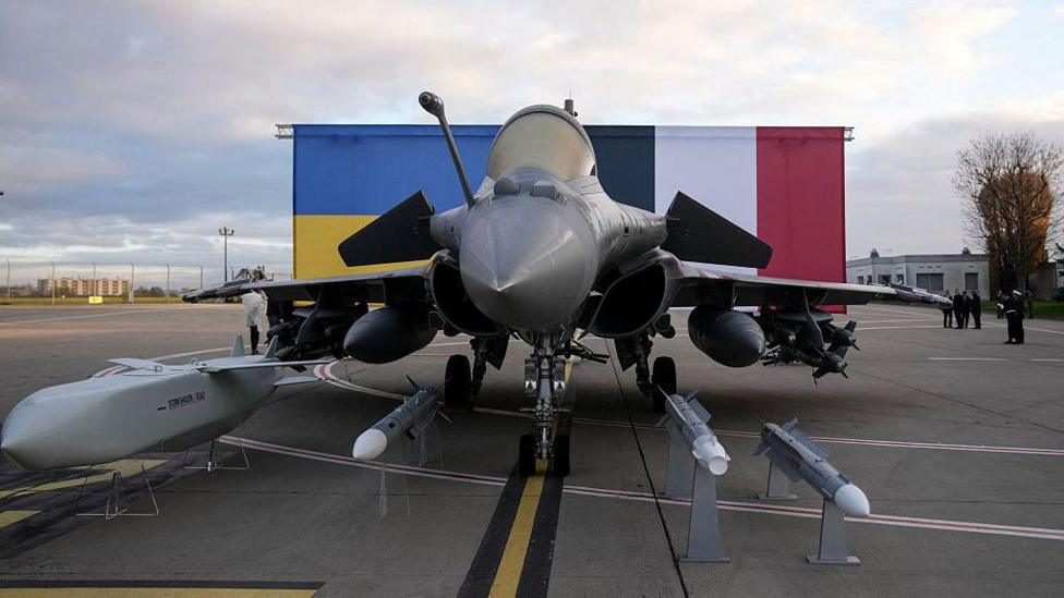 UK to give Ukraine long-range missile blueprint