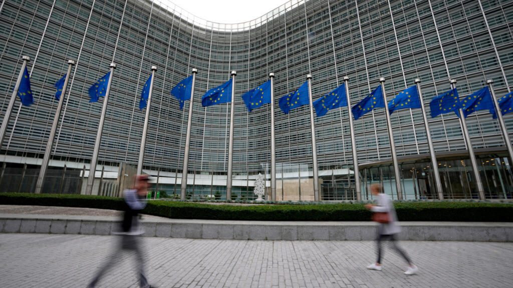 EU seals 21st Russia sanctions, freezes oil price cap at $44