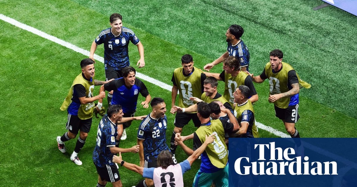 Argentina eliminates England from World Cup with late double