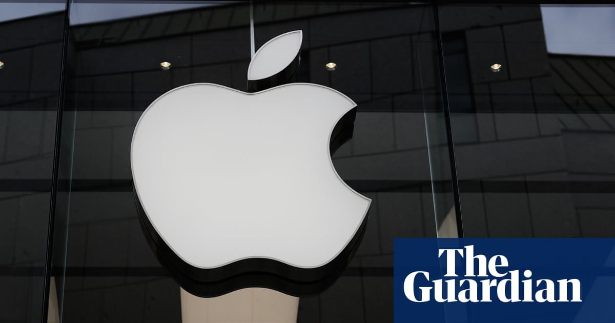 Apple becomes second $5tn company as investors flee AI stocks