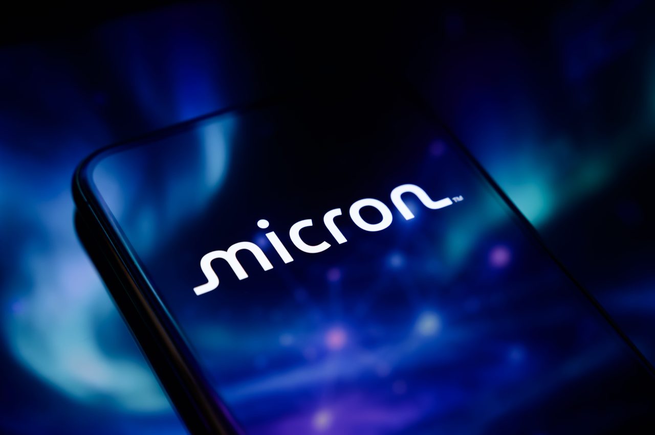 Micron falls 5% in premarket, paring earlier gains amid tech rout