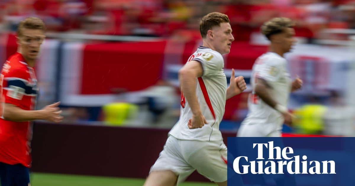 ‘Gift from the sky’ Elliot Anderson keeps England running as Rogers makes case