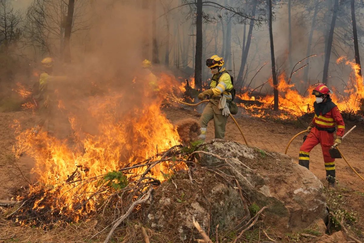 New Spain fire forces evacuation of 800 near Portugal border