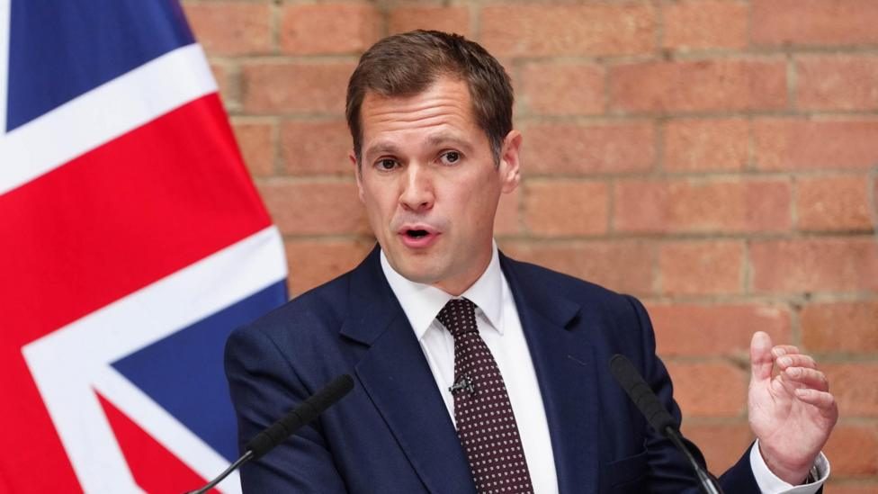 Reform proposes £30 tax rebate for HMRC phone delays