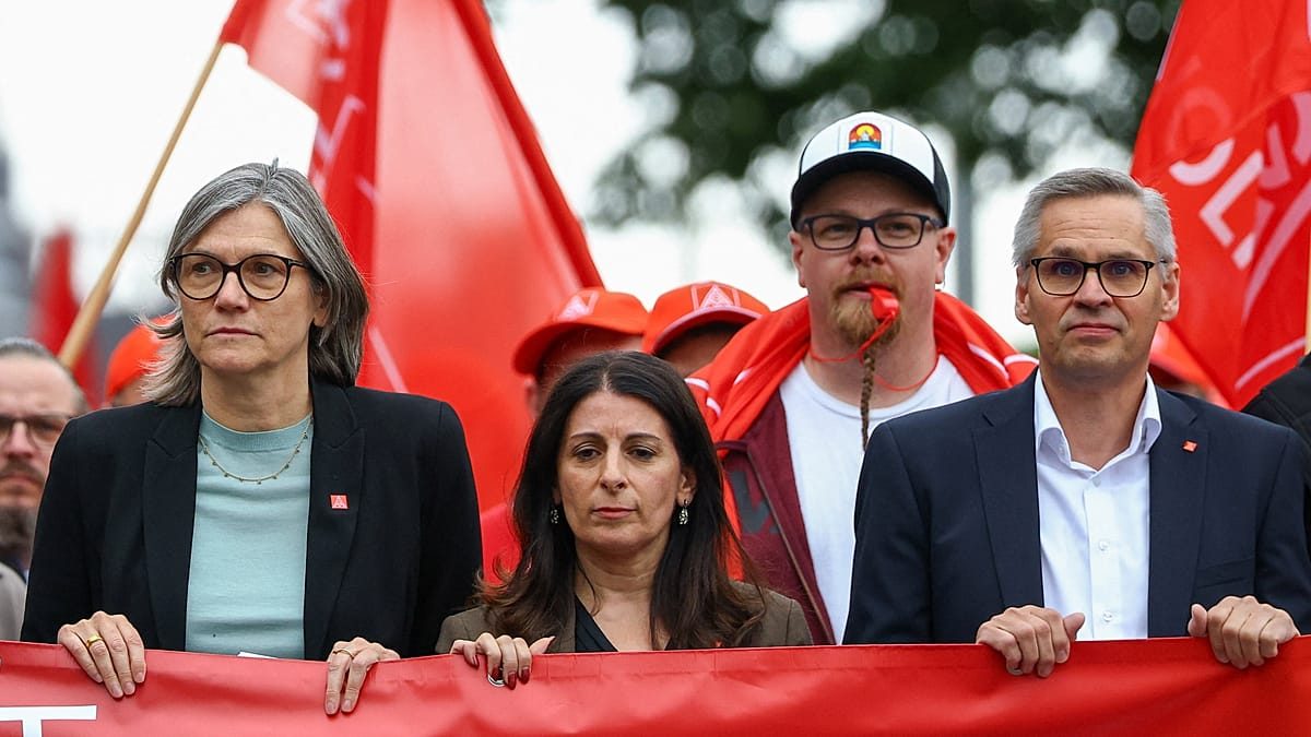 Volkswagen workers condemn ‘disastrous’ communication over job cuts