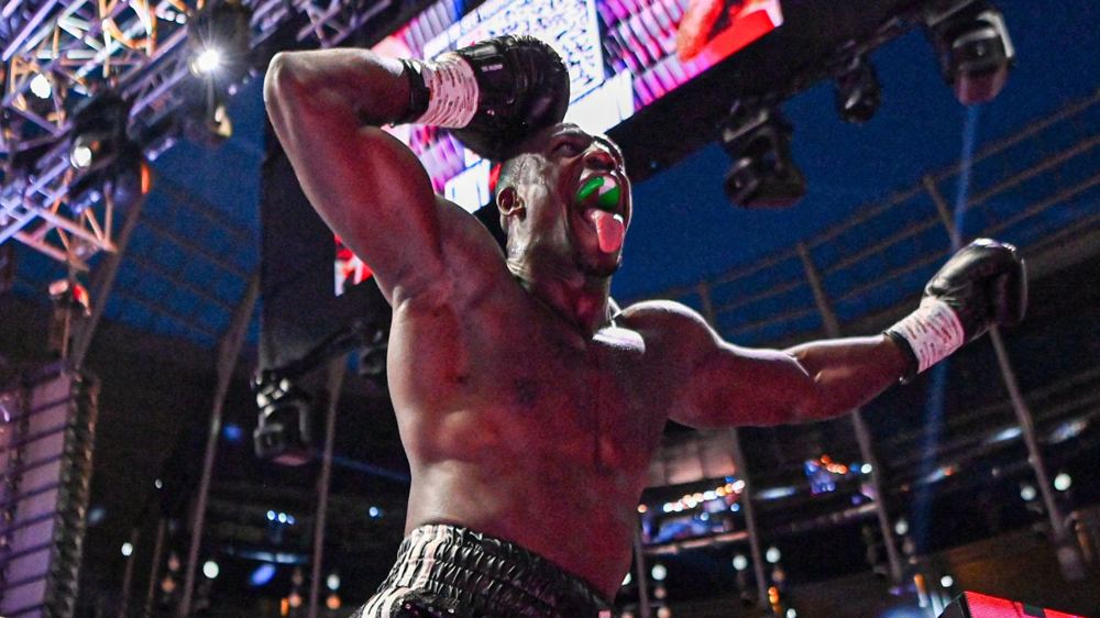 Riakporhe offers 'big puncher' Fisher British heavyweight title shot