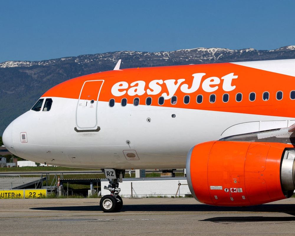 EasyJet profit slides 70% as EU scrutiny threatens US takeover bids