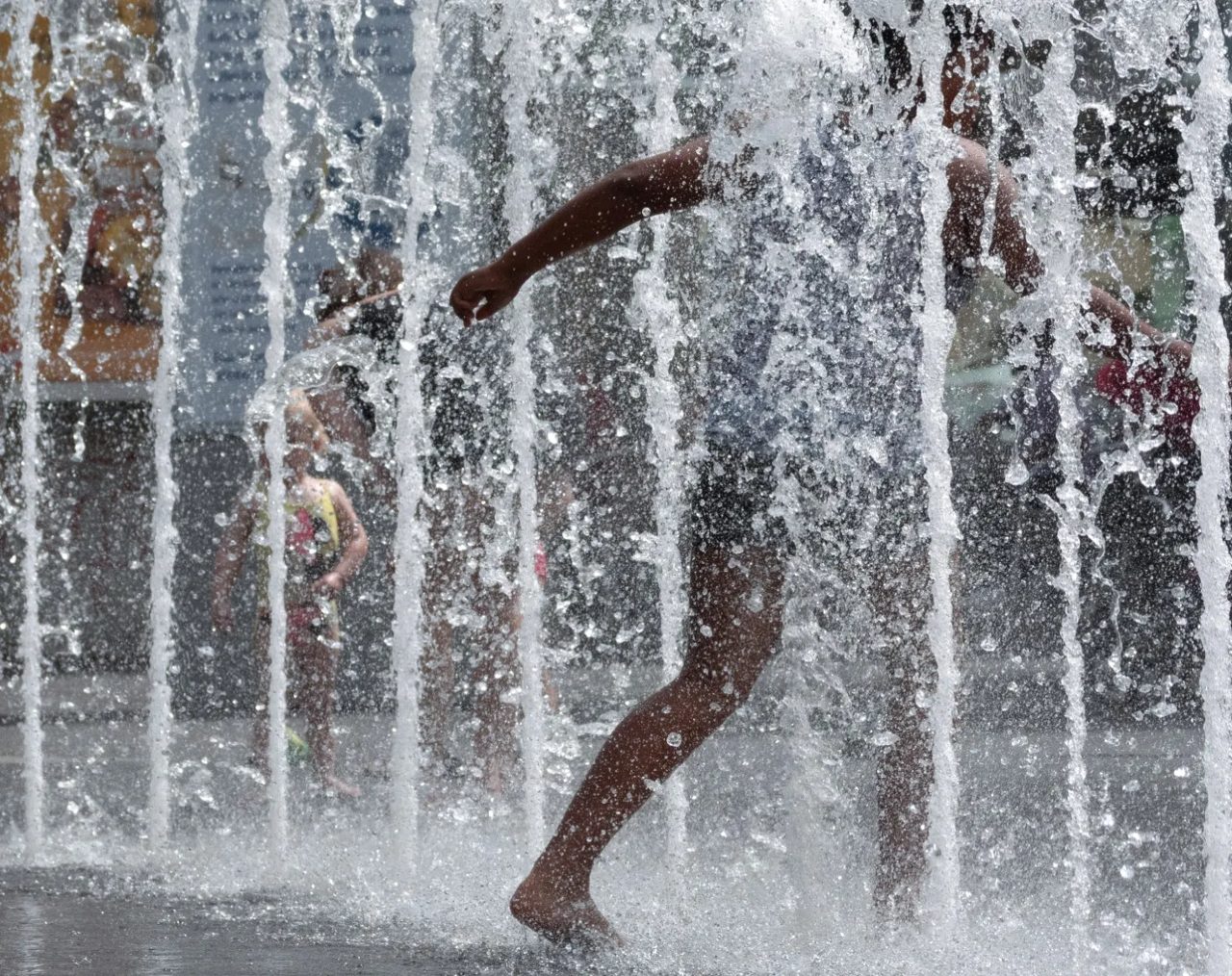Should Austrian schools be allowed to send children home during extreme heat spells?
