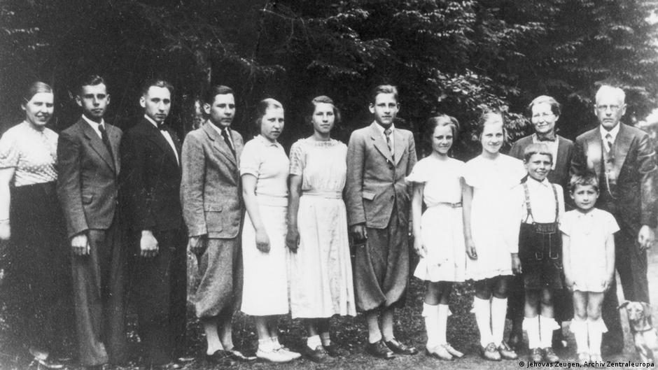 Jehovah's Witnesses fight German state for Holocaust archive