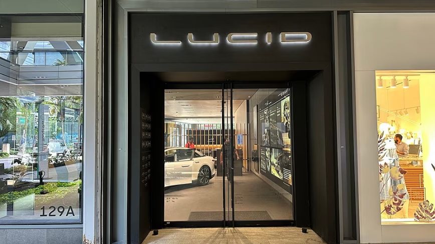 Lucid recalls 27,185 Air sedans over a software fuse that did not cut the power