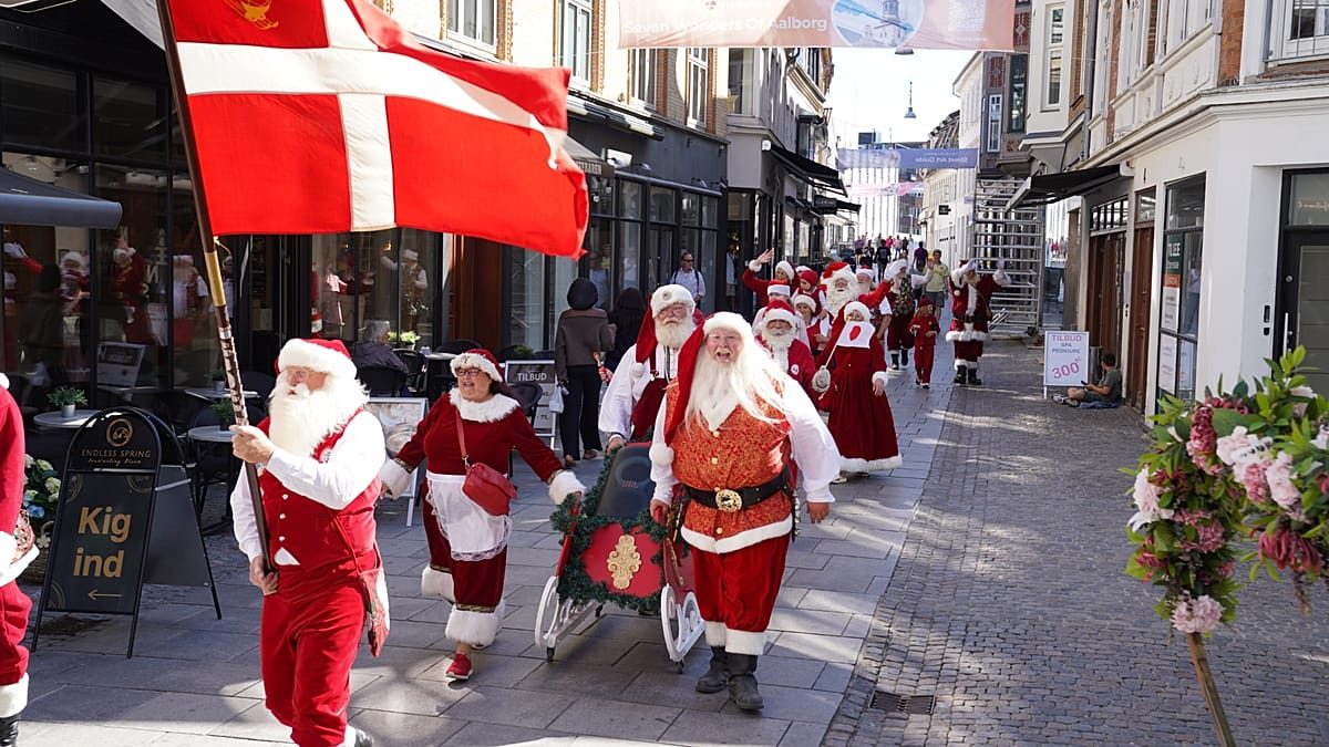 Santas fill Danish streets for annual congress