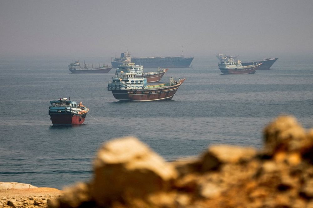 Ed Miliband meets Iran’s foreign minister as Tehran gives US ultimatum on strait of Hormuz