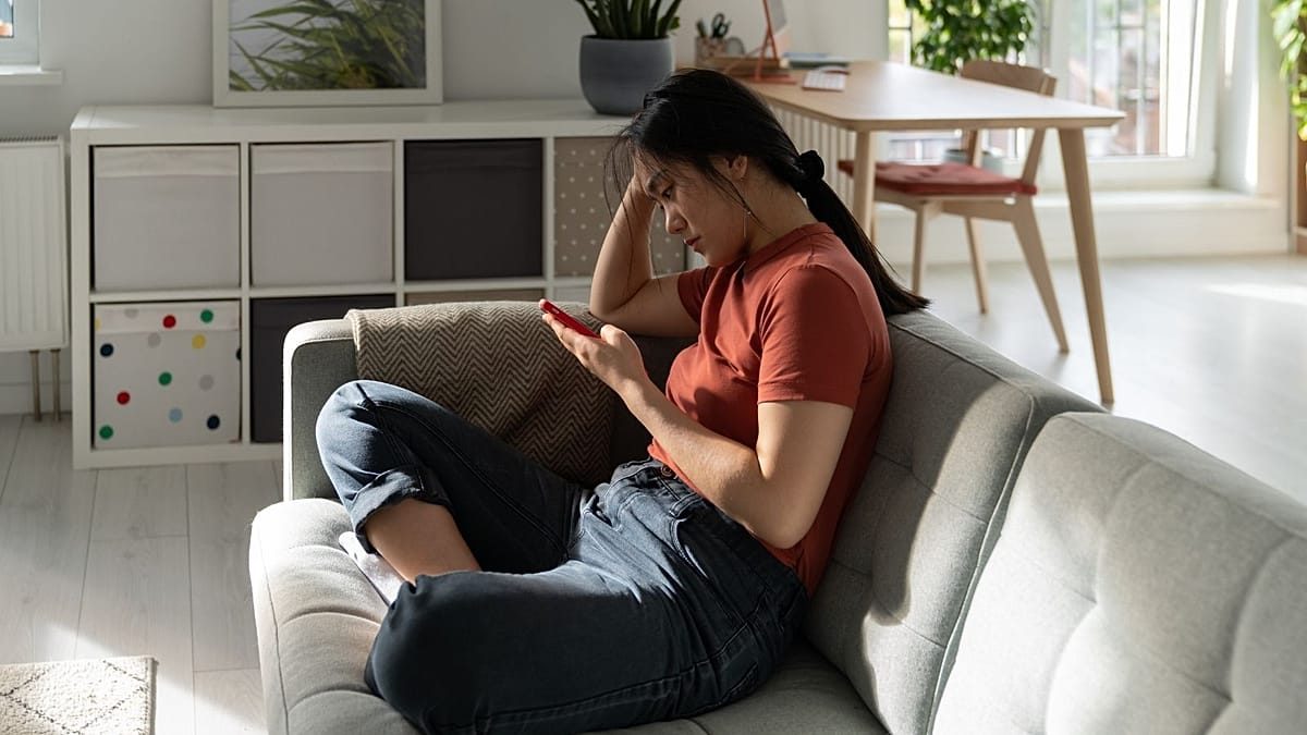 Taking short breaks from sitting can lower cancer death risk, study finds