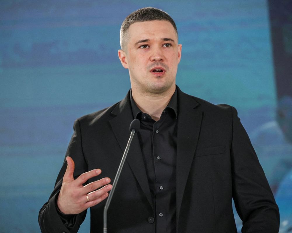 Zelenskyy sacks popular defence minister despite Western backing