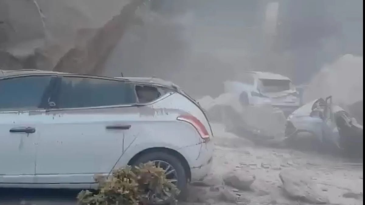 Magnitude 4.7 Earthquake Strikes Naples Volcanic Zone, Injuring Four