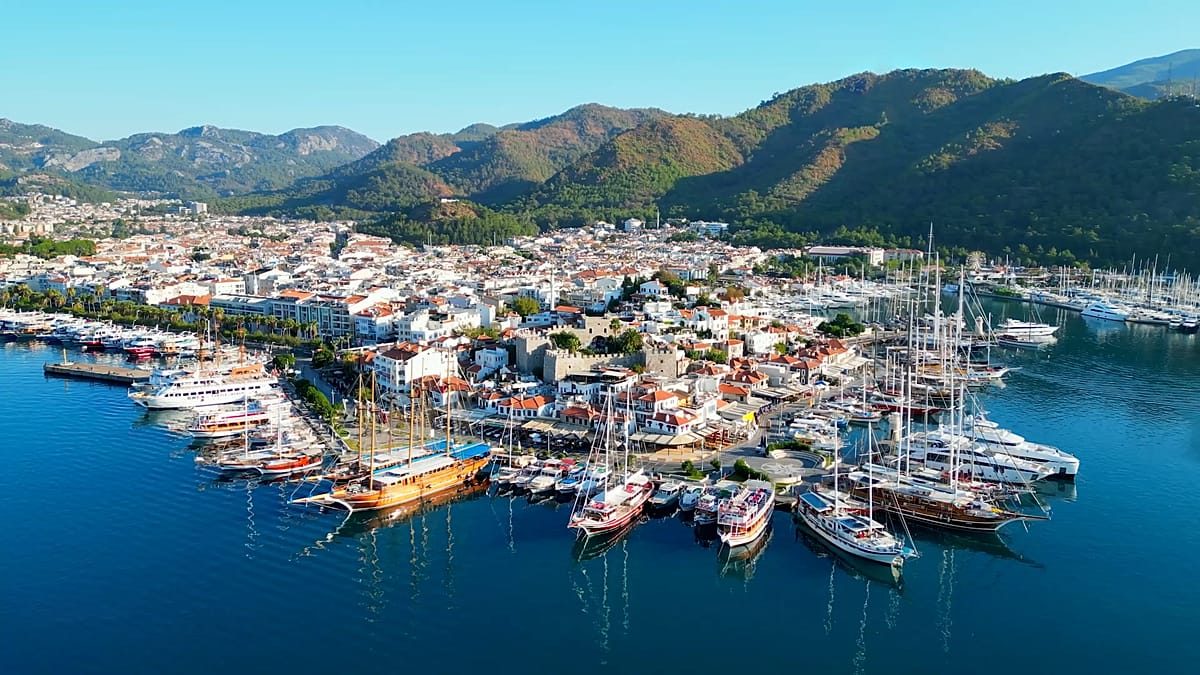 Marmaris: sailing gulets, ancient ruins and Türkiye's pine honey capital