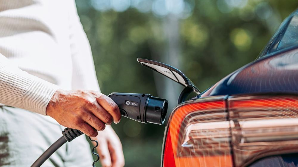 Seattle will let residents pick spots for 200 curbside EV chargers