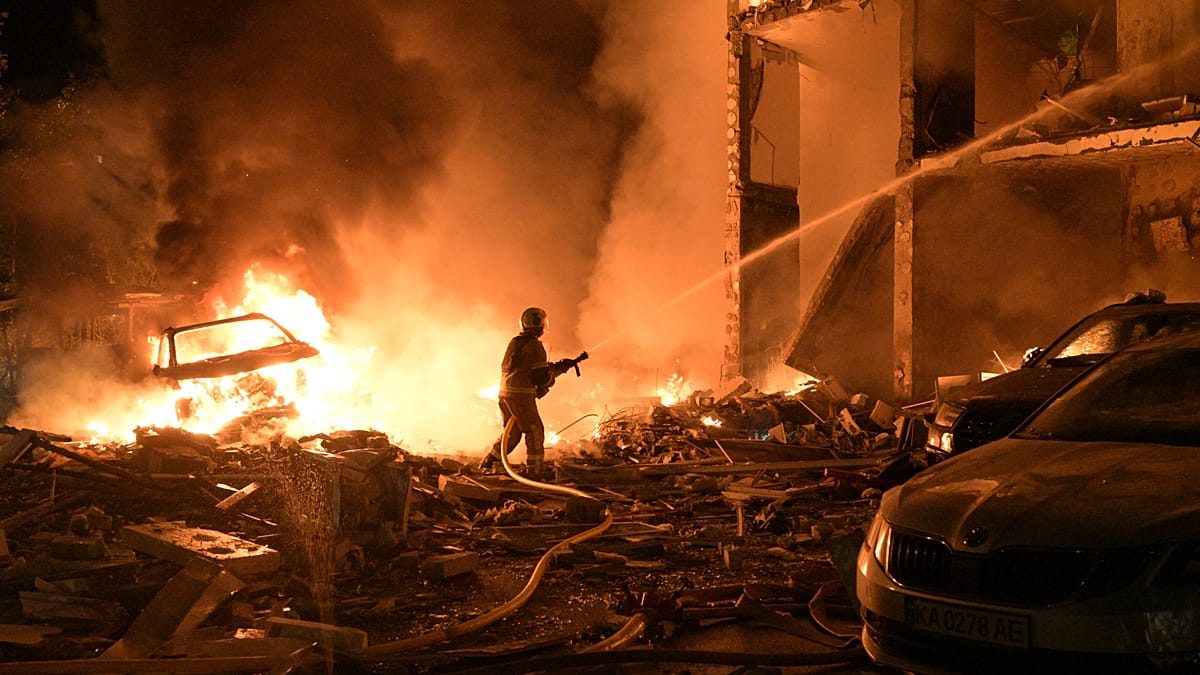 Zelenskyy urges 'strong decisions' at NATO summit after latest Russian attack on Kyiv