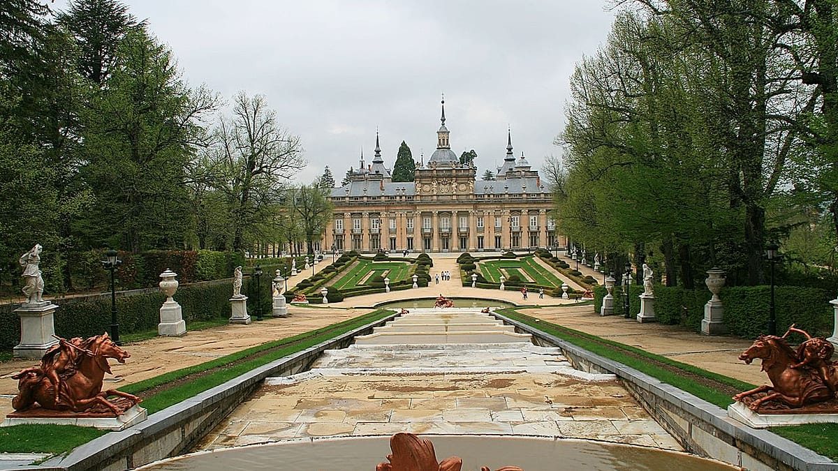 Crazy about castles? This interactive map lets you explore thousands of them around the world