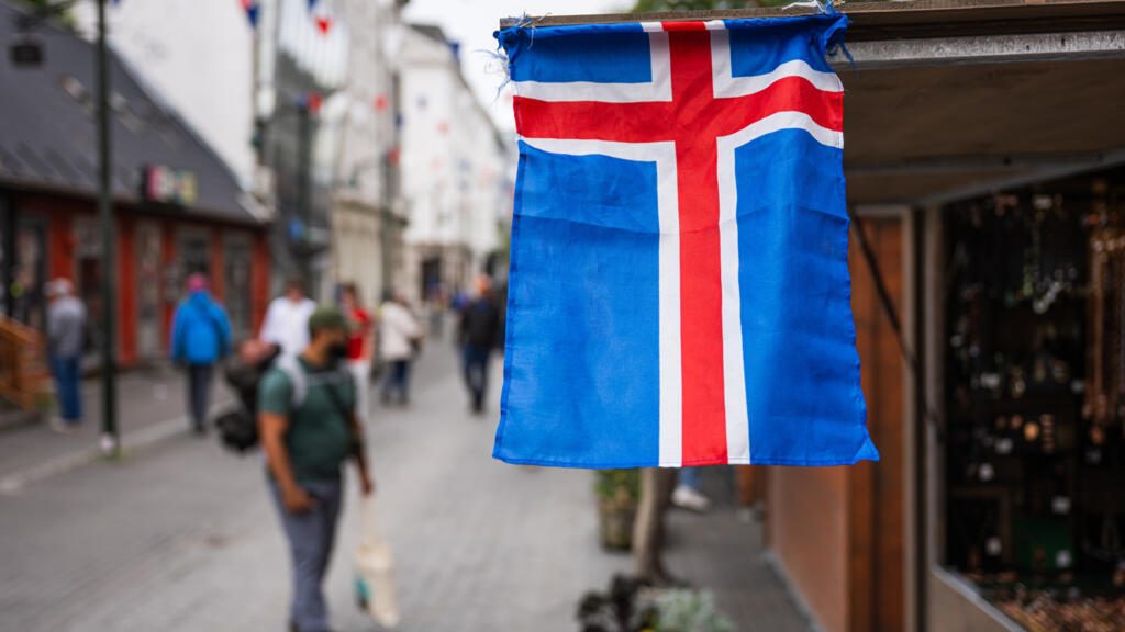 Iceland to vote on reopening EU membership talks in close referendum