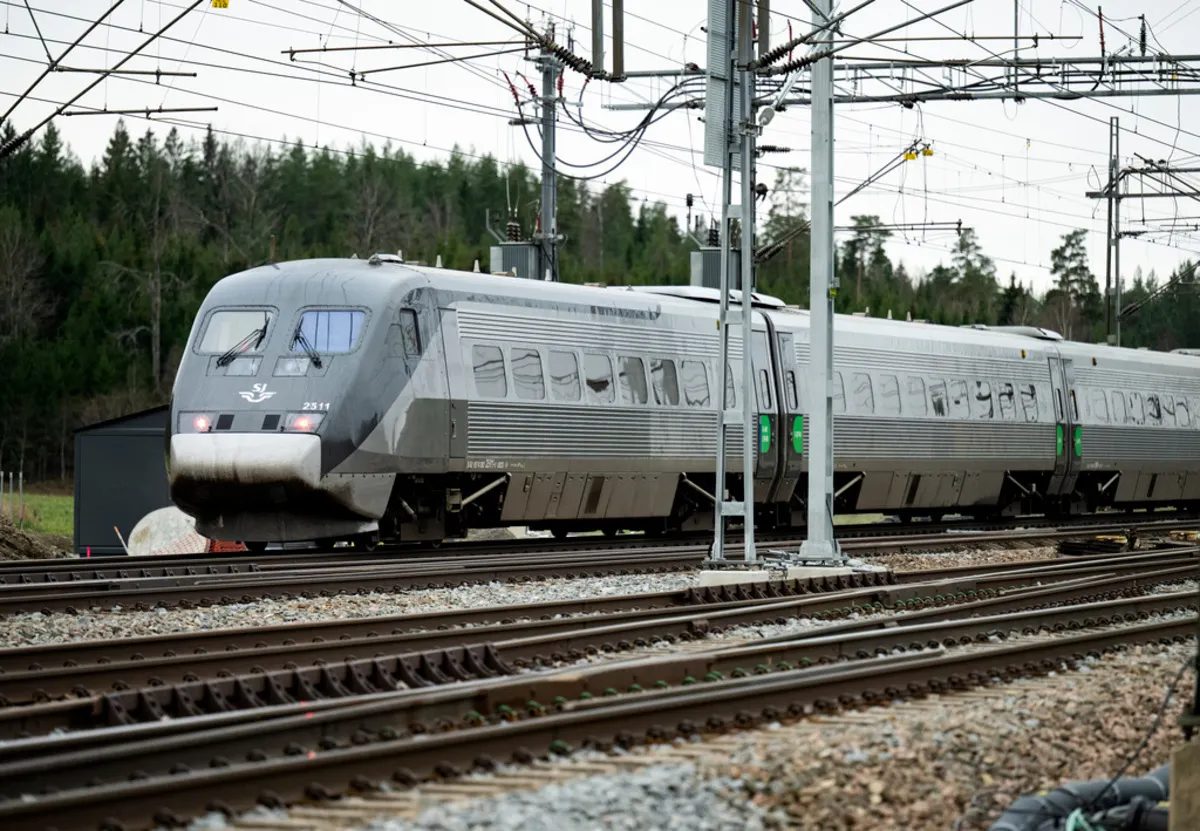 Much of Sweden to have reduced train speed today – due to heat