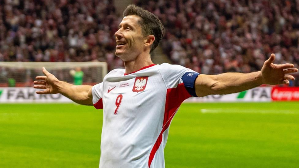 Lewandowski, 38, hits hat-trick in 6-0 Poland win