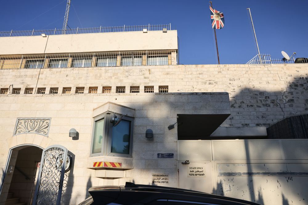U.K. defends sanctions on Israeli settlements after 30-day consulate closure order