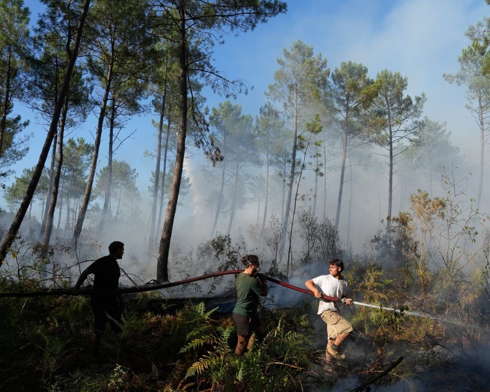 France orders largest peacetime evacuation as wildfires threaten Bordeaux region