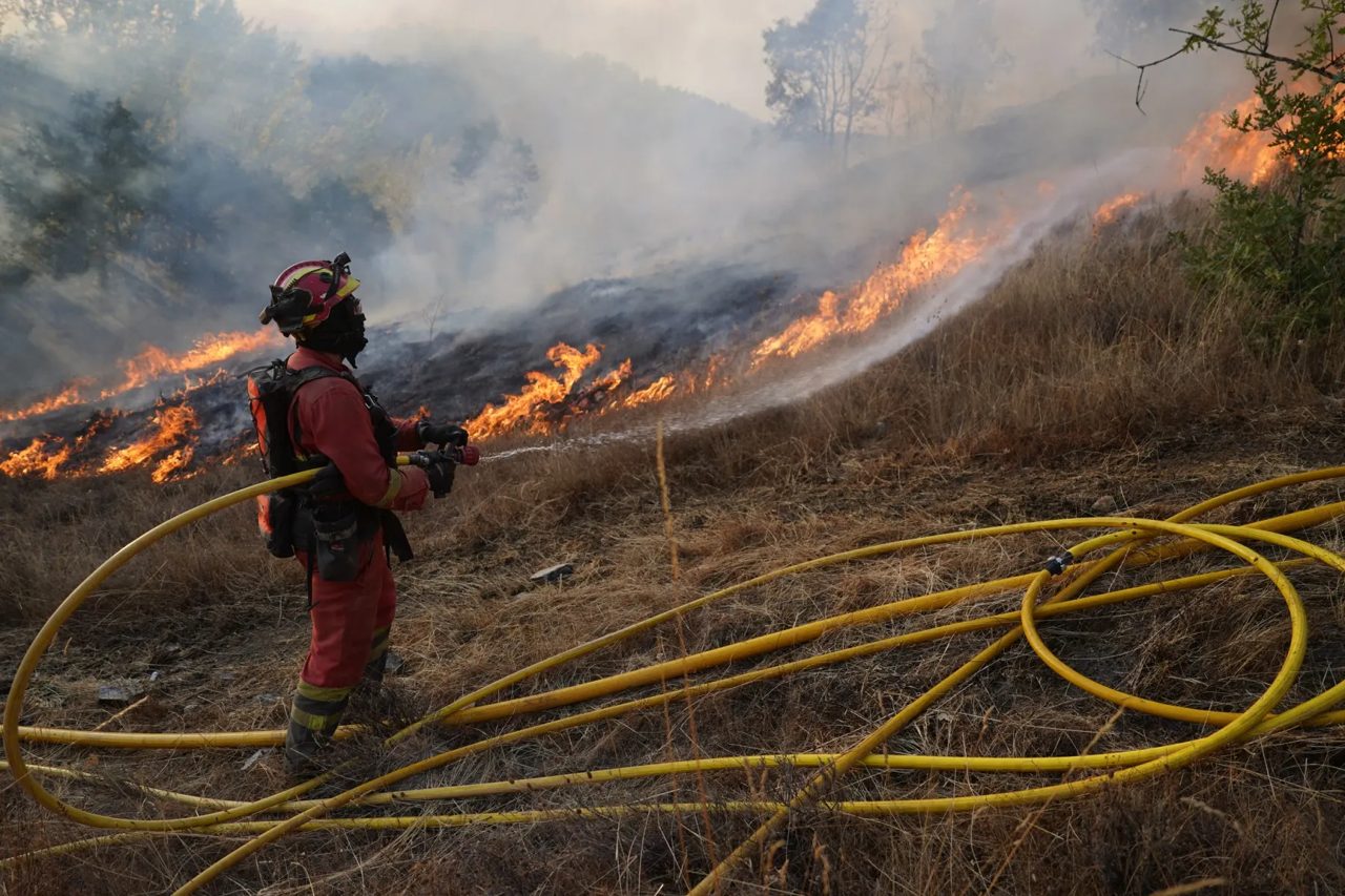 Fire threatening Spain tourist hotspot partly controlled