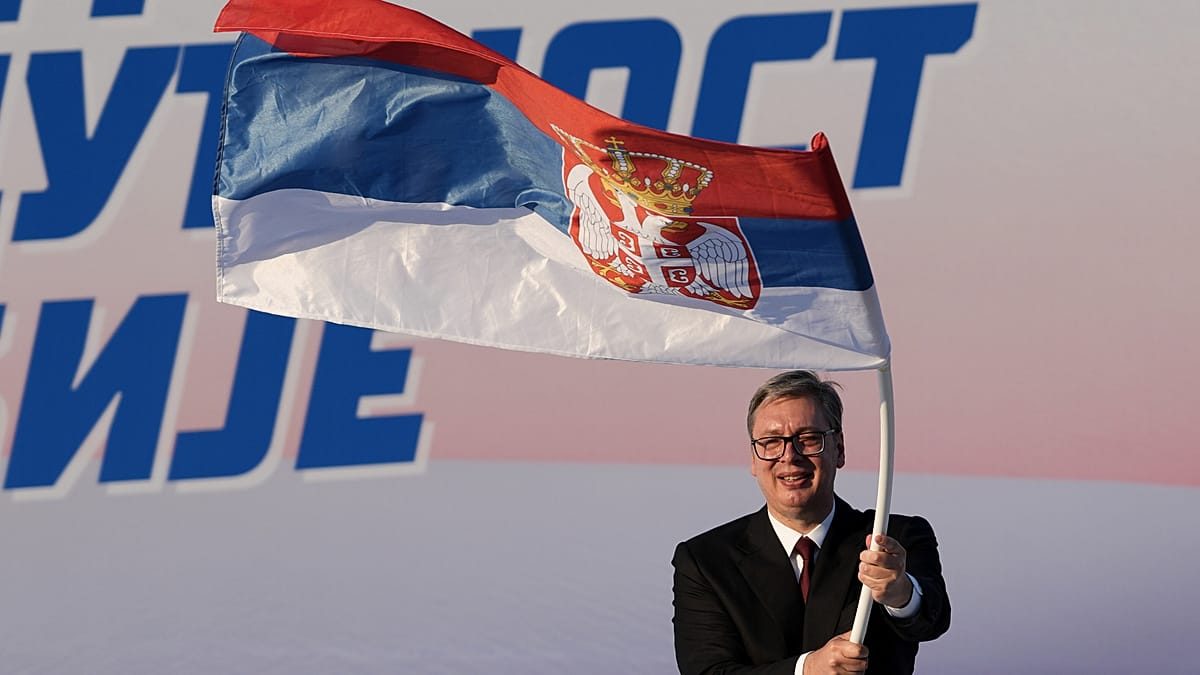 Serbia’s President Vučić will step down within a few weeks and calls for early elections